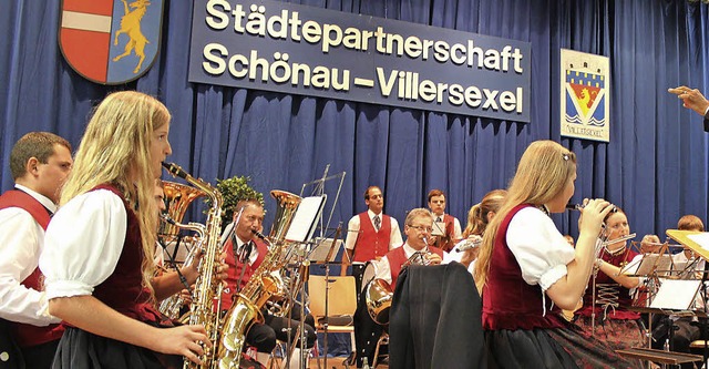 Die Stadtmusik umrahmte die Jumelagefeier.  | Foto: Hermann Jacob