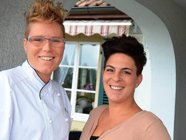 Marika Schneider-Fehrmann (links) und ...  Landhotel Grner Baum in Sehringen.   | Foto: Umiger