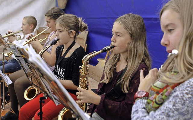 Auch die Blserklasse des Musikvereins... musikalische Unterhaltung der Gste.   | Foto: Heidi Fssel