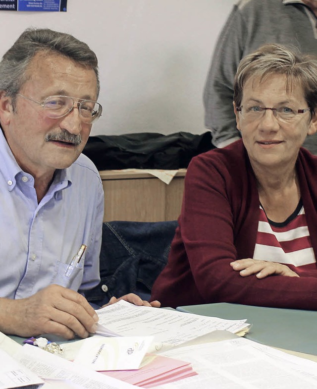 Anni Owald und Gerd-Rolf Ueberschr l...rkinson betroffen sind, zum Gesprch.   | Foto: Ute Kienzler