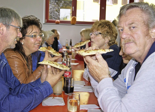 Feiern in geselliger Runde und bei her...ehr nahmen wieder unzhlige Gste an.   | Foto: Schopferer