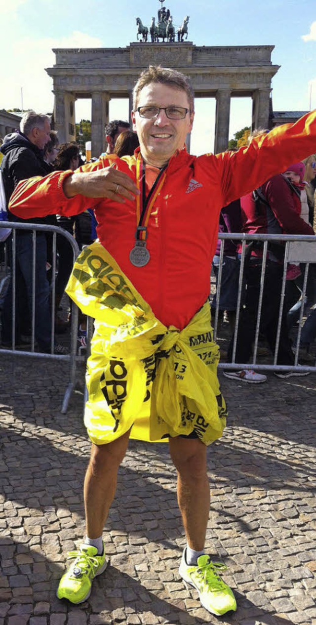 Markus Wiedemann nach dem Zieleinlauf des Berlin Marathon am Brandenburger Tor   | Foto: Privat