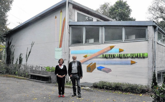 Nicht mehr lange steht die Sporthalle ...nd Rektor Lothar Zoller. Bild: Bingold  | Foto: Bild honorarfrei