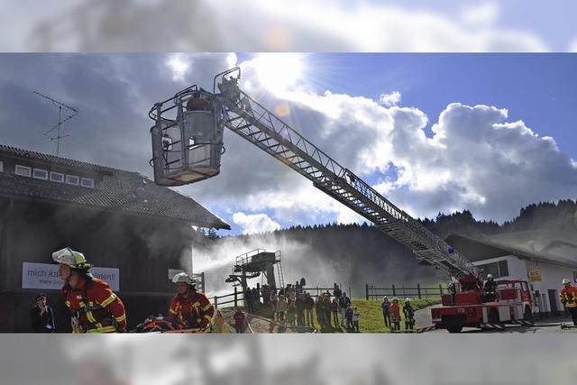 Feuerwehr sucht dringend 20 Freiwillige fr Sonntag