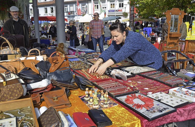 Reichhaltig ist das Angebot beim Flohmarkt, hier auf dem Oberrheinplatz.  | Foto: Peter Gerigk