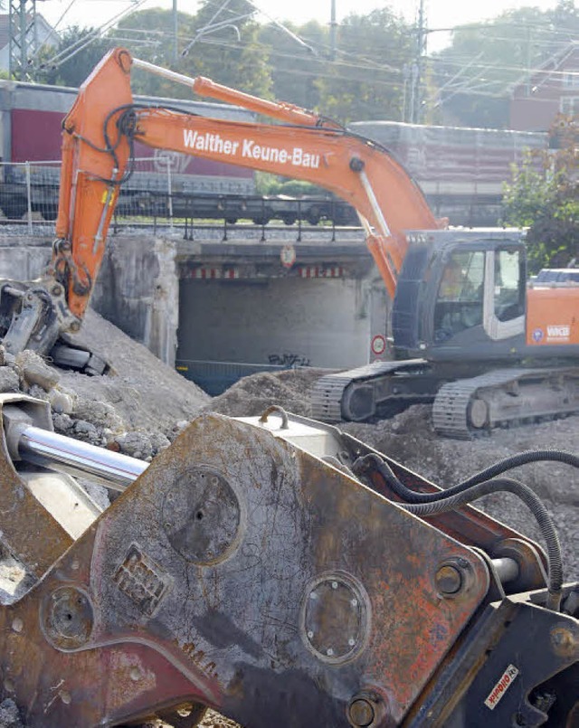 Der Abriss des Schumacher-Hauses hat d...grund) kommt nicht wie geplant voran.   | Foto: Lauber