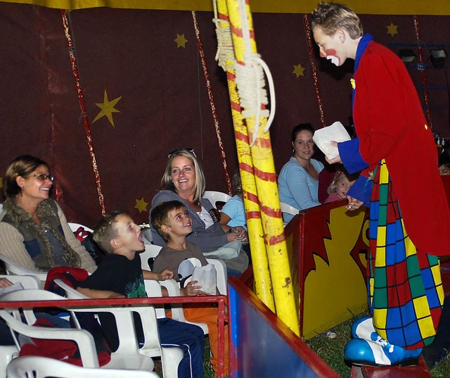 Jungclown Jeffre hatte bei seinen spa...n stets die Lacher auf seiner Seite.    | Foto: Edgar Steinfelder