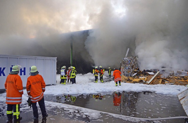Gewerbeverein fordert Aufklrung  ber... dem Qualm beim Brand der Firma Khl.   | Foto: SENF