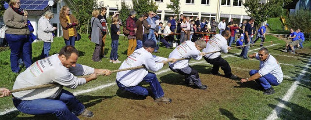 Hau Ruck: Beim Tauziehen zhlen Rhythmus und Teamarbeit.  | Foto: Silke Hartenstein