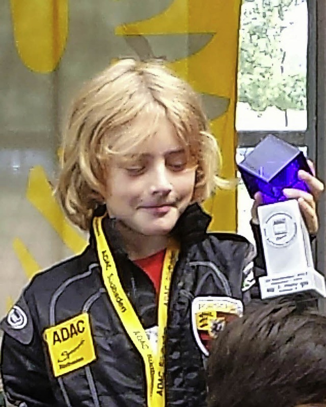 Nico Horn mit seinem Pokal fr den Vize-Titel   | Foto: horn