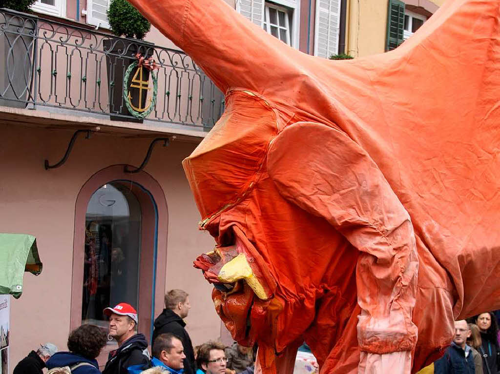 Ebenso unheimliche wie skurrile Fantasiewesen bevlkerten die historische Altstadt am verkaufsoffenen Sonntag .