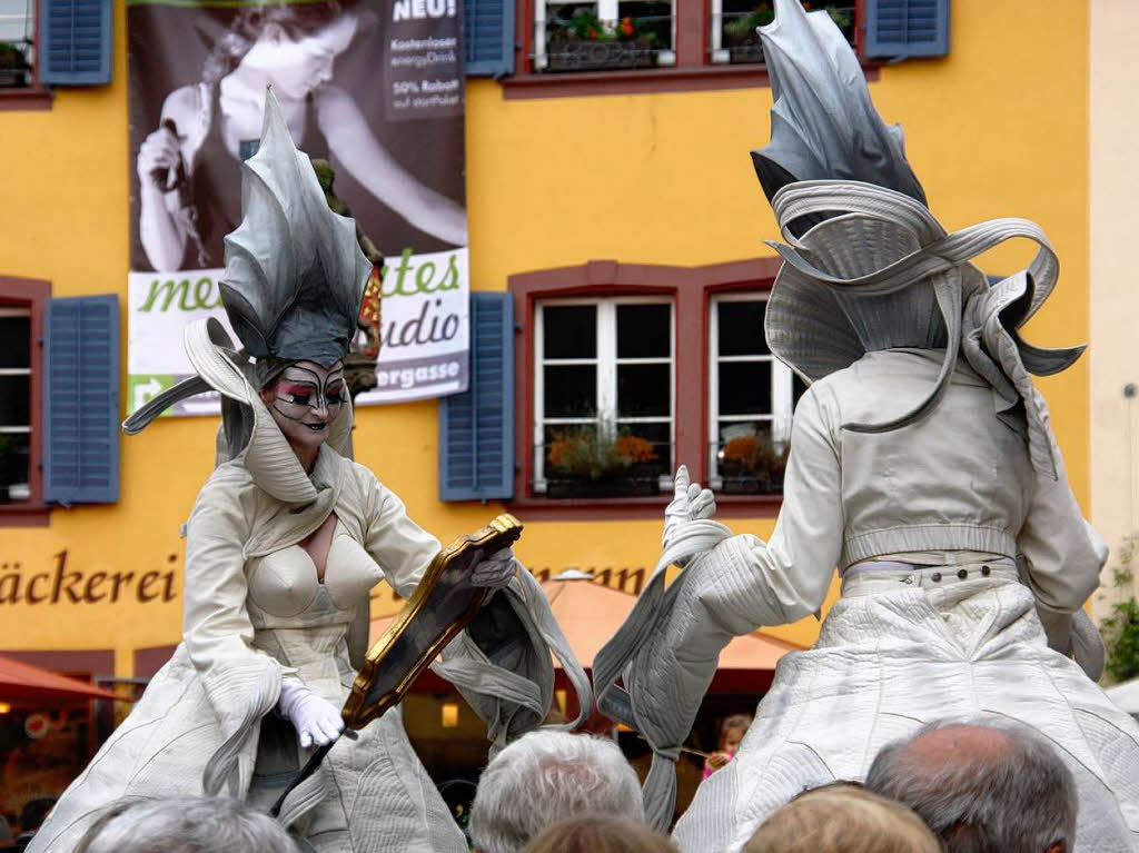 Ebenso unheimliche wie skurrile Fantasiewesen bevlkerten die historische Altstadt am verkaufsoffenen Sonntag .