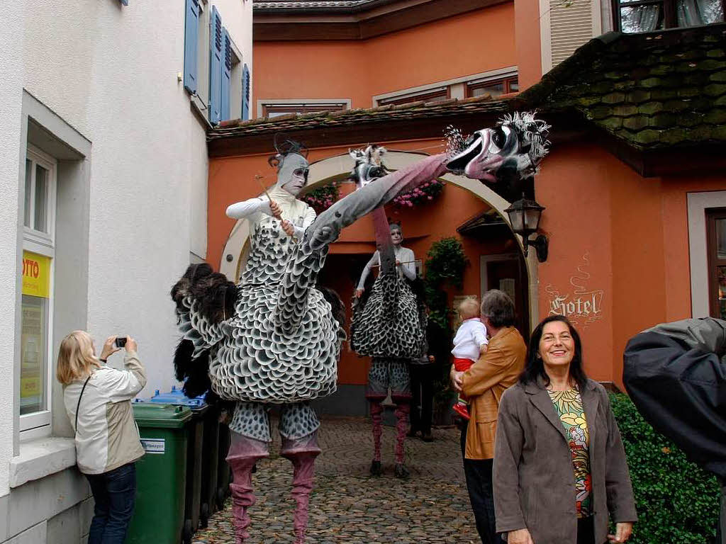 Ebenso unheimliche wie skurrile Fantasiewesen bevlkerten die historische Altstadt am verkaufsoffenen Sonntag .