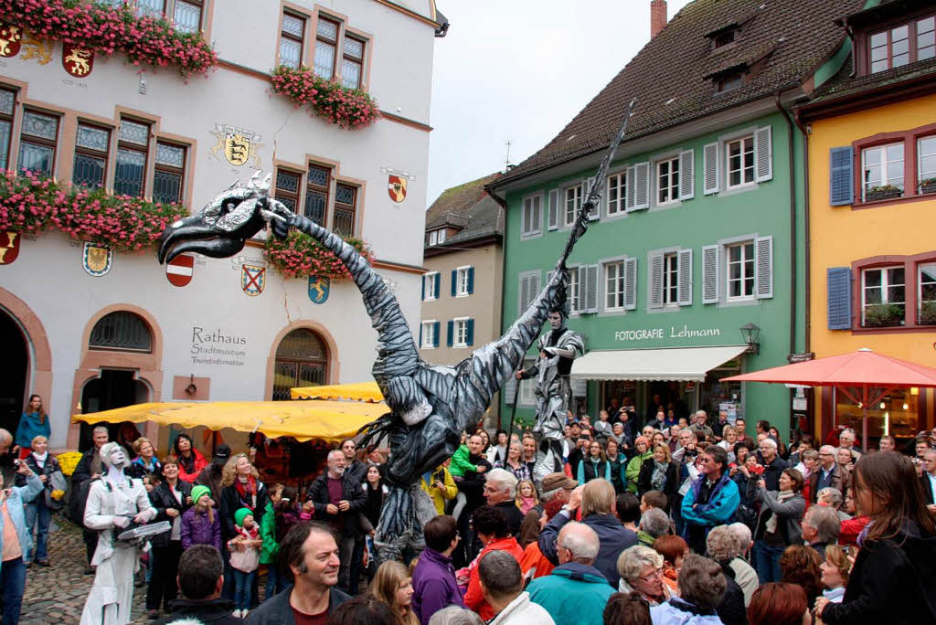 Ebenso skurrile wie zauberhafte Fabelwesen bevlkerten wieder Staufen am verkaufsoffenen Sonntag bei "Fabelhaftes Staufen".