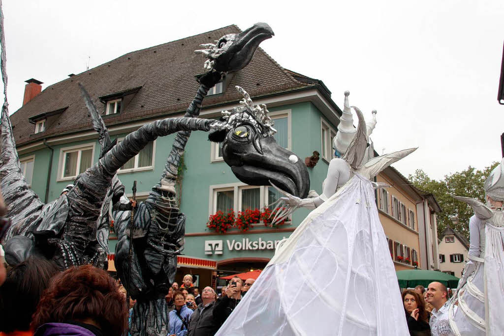 Ebenso skurrile wie zauberhafte Fabelwesen bevlkerten wieder Staufen am verkaufsoffenen Sonntag bei "Fabelhaftes Staufen".