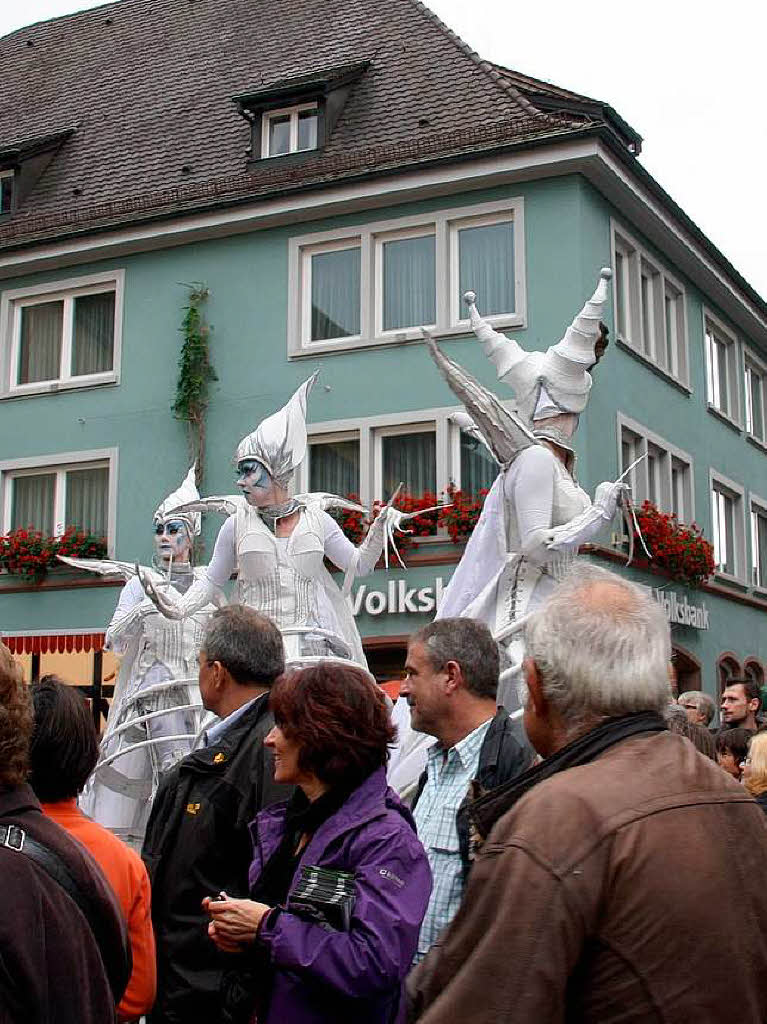 Ebenso unheimliche wie skurrile Fantasiewesen bevlkerten die historische Altstadt am verkaufsoffenen Sonntag .