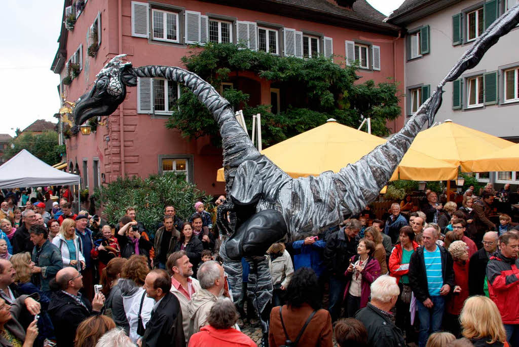 Ebenso unheimliche wie skurrile Fantasiewesen bevlkerten die historische Altstadt am verkaufsoffenen Sonntag .