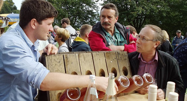 Die Fachexperten in Sachen Wein stande... allen Interessierten Rede und Antwort  | Foto: Christian Ringwald