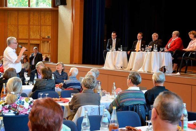 Brgermeisterwahl Bad Krozingen: Volles Haus beim BZ-Kandidatenfrhschoppen