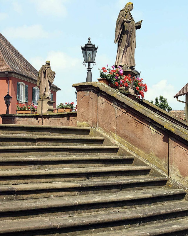 Die Treppenanlage von St. Bartholomus...figuren von Mitte Oktober an saniert.   | Foto: Herbert Birkle