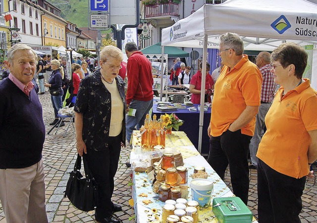 Knapp 30 Anbieter kamen zum Naturparkmarkt in Todtnau.   | Foto: Jger