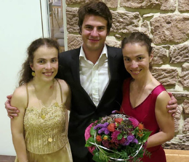 Katharina, Gabriel und Tatjana Uhde nach dem Konzert  | Foto: Georg Vo