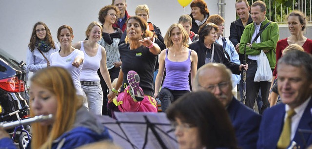 Zumba und Blasmusik &#8211; beim Markg..., dass das tatschlich zusammenpasst.   | Foto: SENF