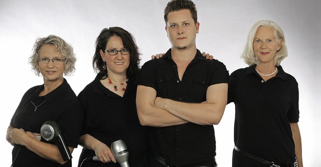 Die Friseure Rita und Daniel Dengler m... und Adelheid Blumhofer (von rechts).   | Foto: Privat