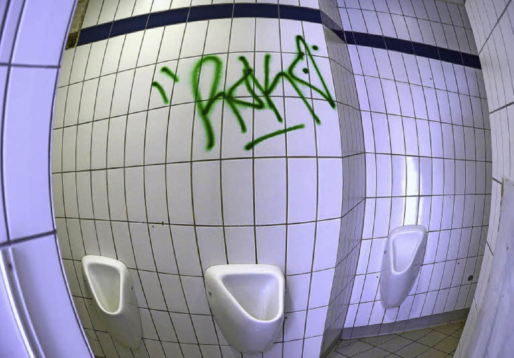 Neues an der Klofront: Die Toiletten am Münsterplatz sollen saniert werden  | Foto: Ingo Schneider