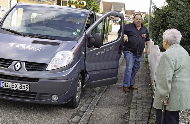 Neues Angebot fr Senioren in der Stad...ff-Taxi kommt direkt vor die Haustr.   | Foto: Herbert Birkle
