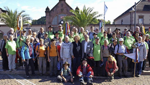 Die mehr als 50 Wanderinnen und Wander... Schwarzwaldverein Lrrach begleitet.   | Foto: Paul Schleer