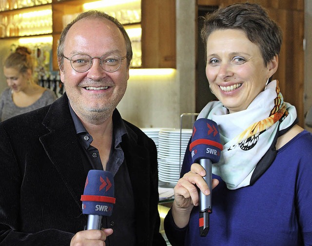 Jens Wawrczeck und Moderatorin Claudia Gabler   | Foto: Antje Gessner