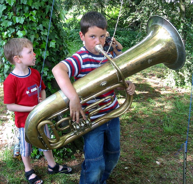 Frh bt  sich: Bei Musikschulfesten e...hance, ein Instrument auszuprobieren.   | Foto: Archiv: Jutta Rogge