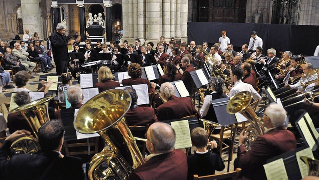 Die  Stadtmusiken der Partnerstdte ga...hedrale Sens ein gemeinsames Konzert.   | Foto: ZVG