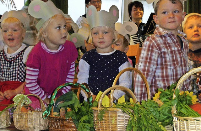 Beim kumenischen Erntedankgottesdiens...ammelt fr den kalten, dunklen Winter.  | Foto: Cornelia Selz