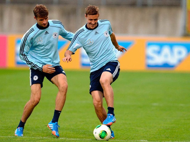 Im Training stehen Thomas Mller (link...ie sieht es im Spiel gegen Irland aus?  | Foto: AFP