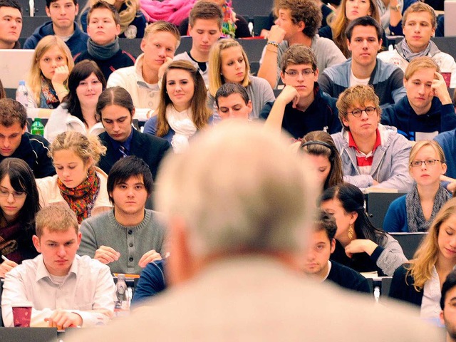 Fr Freiburger Studierende gibt es nur wenige Deutschlandstipendien.  | Foto: dpa