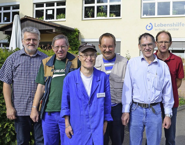 Mitarbeiter der ersten Stunde: Gruppen...kstattleiter Werner Sommer (von links)  | Foto: N. Bayer