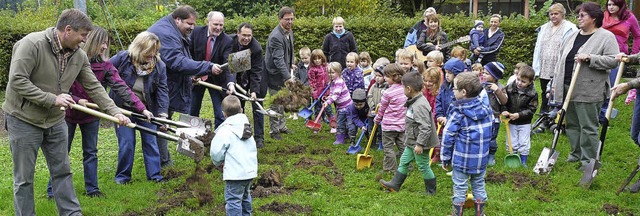 Vom Spatenstich fr den Anbau am Kinde...Brgermeister Armin Roesner<ppp></ppp>  | Foto: Reiner Beschorner