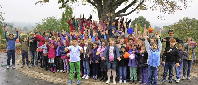 Kinder der sanierten Sonnenrainschule Rheinweiler  | Foto: Michael Behrendt
