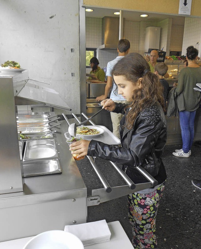 Schler und Lehrer freuen sich ber da...narische Angebot in der Schulkantine.   | Foto: Jennifer Ruh