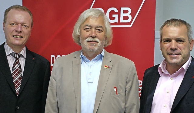 Klaus Melder (Mitte) ist weiterhin DGB... Nikolaus Landgraf  vom Landesverband   | Foto: gertrude siefke