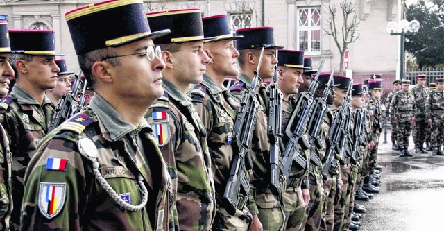 Deutsche und franzsische Soldaten sin...en. Jetzt ist wieder Bangen angesagt.   | Foto: Archiv