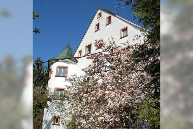 Vom Grab der Hfnet-Jungfrau zur alten Burg