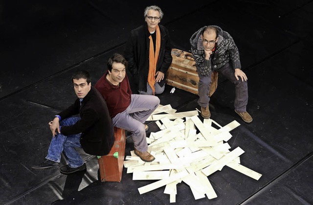 1+1+1+1: Regisseur Mahdi Farshidi Seph...o Papa, Tiziano Popoli und Omid Niaz.   | Foto: Ingo Schneider