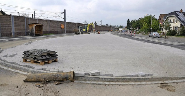 Vorsorglich wurde der Bahnhofsplatz ge...anten Gebude lassen auf sich warten.   | Foto: vl