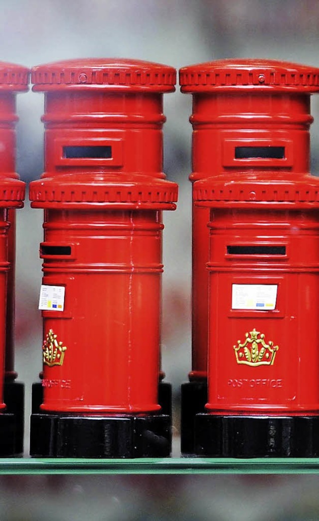 Unverkennbar britisch: Die roten Briefksten der Post &#8211; hier  im Modell.  | Foto: dpa