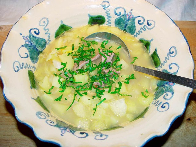 Die Salzburger Apfel-Meerrettich-Suppe, servierfertig garniert mit Petersilie  | Foto: -