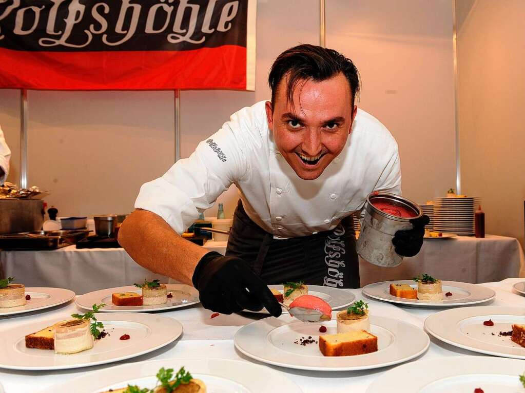 Sascha Wei, Chef der Wolfshhle, hat seinen Spa beim Anrichten