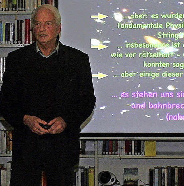 Topaktuell: Einen spannenden   Blick i... seinen Zuhrern in der Stadtbcherei.  | Foto: R. Cremer